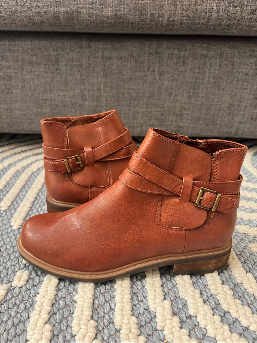 B.O.C. by Born Claira Dark Tan Ankle Booties Women's Size 9.5M Buckle Moto Boots